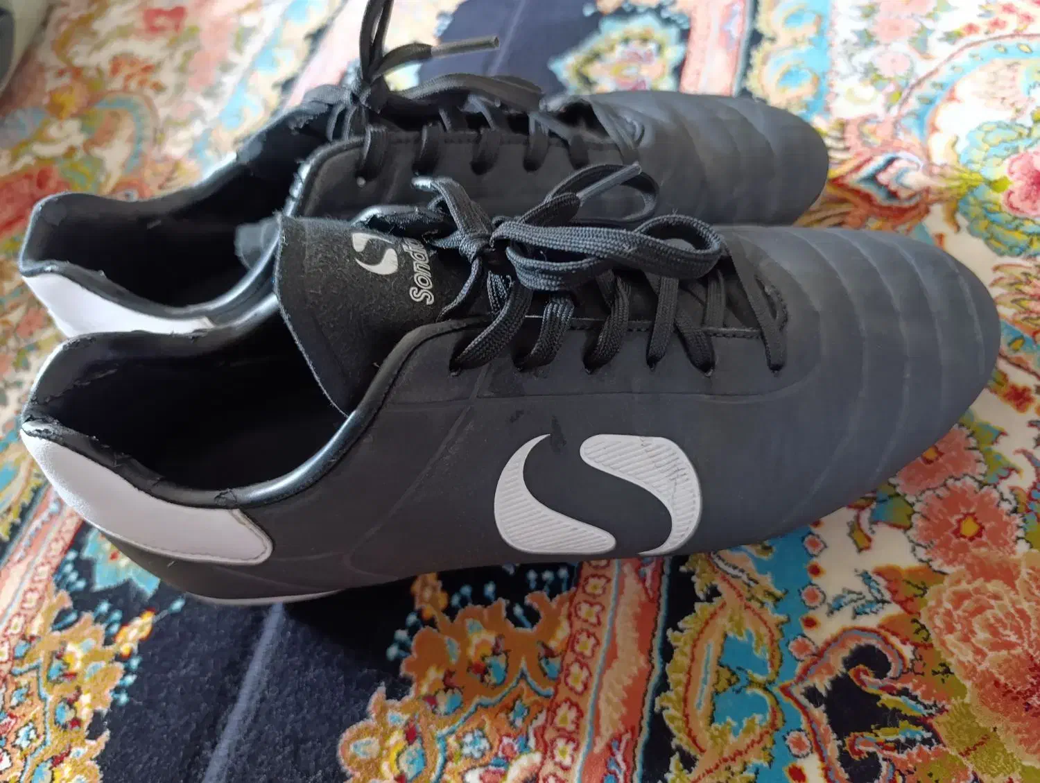 کفش فوتبال|تجهیزات ورزشی|شیراز, باغ تخت|دیوار