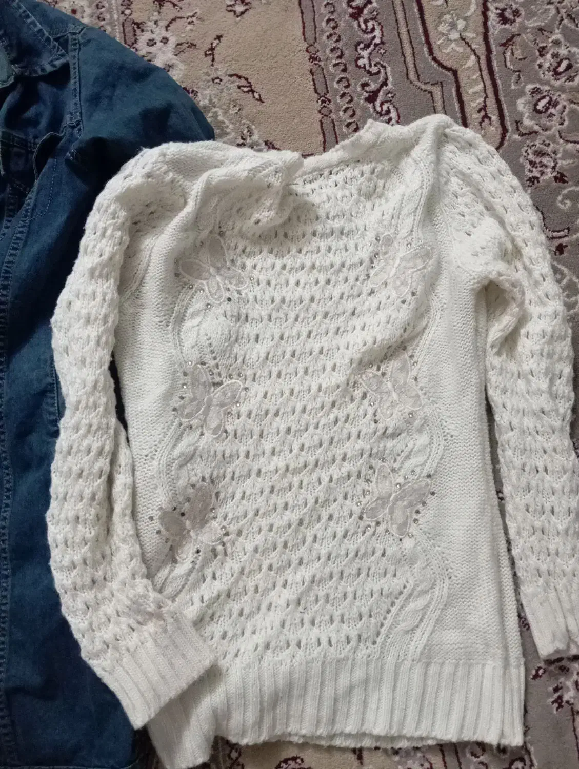 کت بلند پیرهن|لباس|شاهینشهر, گرگاب|دیوار