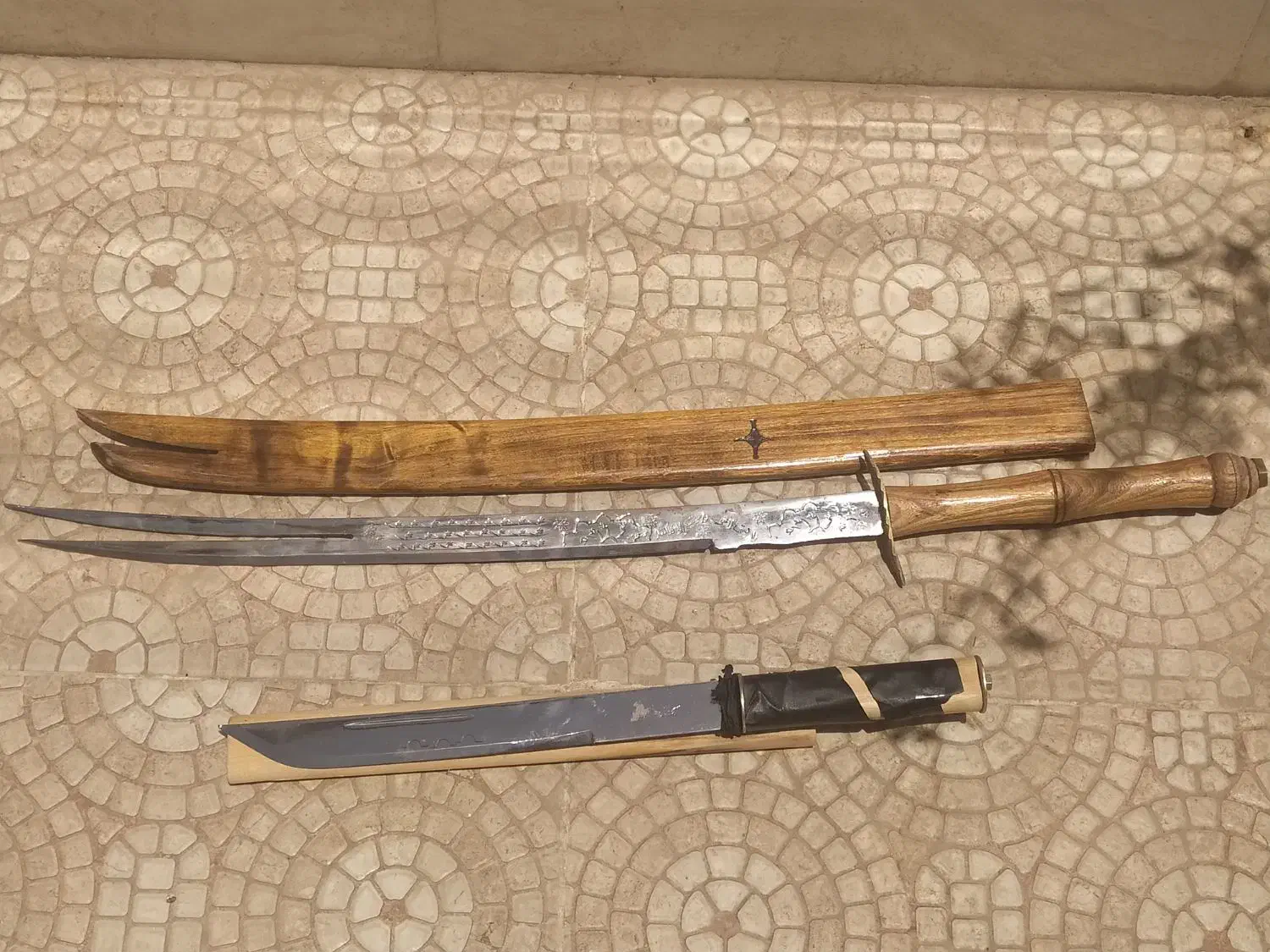 شمشیر قدیمی|کلکسیون اشیاء عتیقه|قم, زنبیل آباد|دیوار