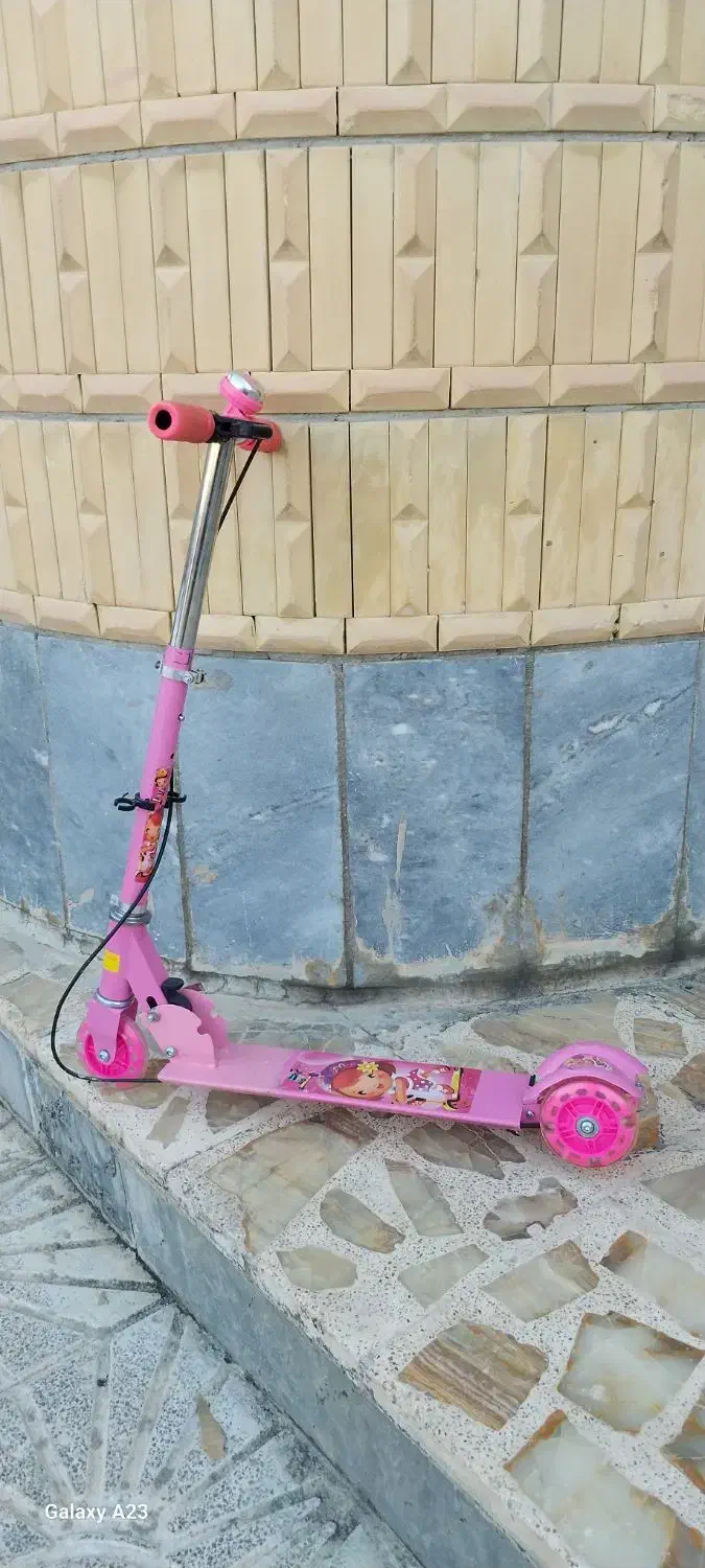 اسکوتر|دوچرخه، اسکیت، اسکوتر|دوگنبدان, |دیوار