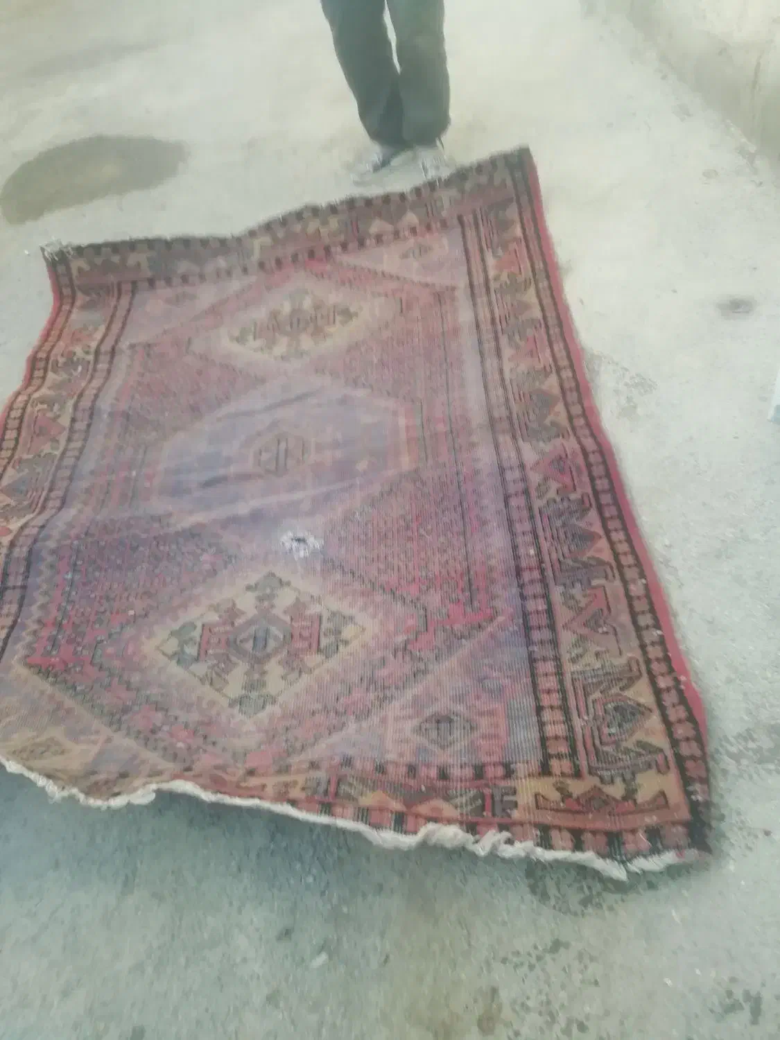فروش قالیچه دست باف بسیار قدیمی|فرش|اصفهان, مهدیه|دیوار