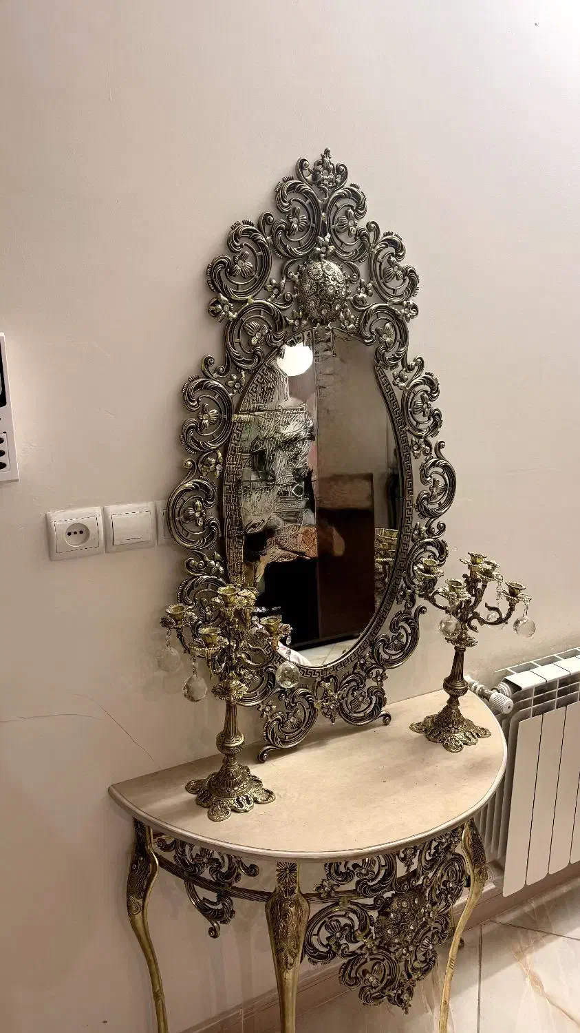 آیینه برنجی|آینه|بروجرد, |دیوار