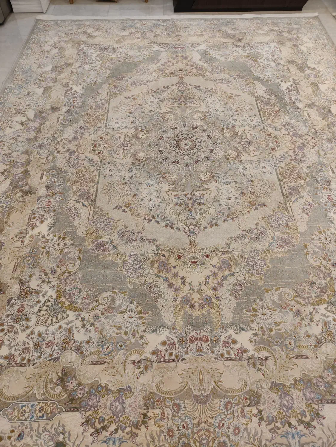 فرش ۱۲متری گل برجسته ۱۲۰۰شانه ۳۶۰۰تراکم|فرش|ری, ولی آباد|دیوار