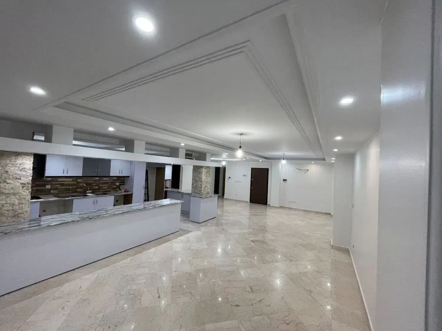 136 متر تکواحدی. چهارباغ. قابل تبدیل