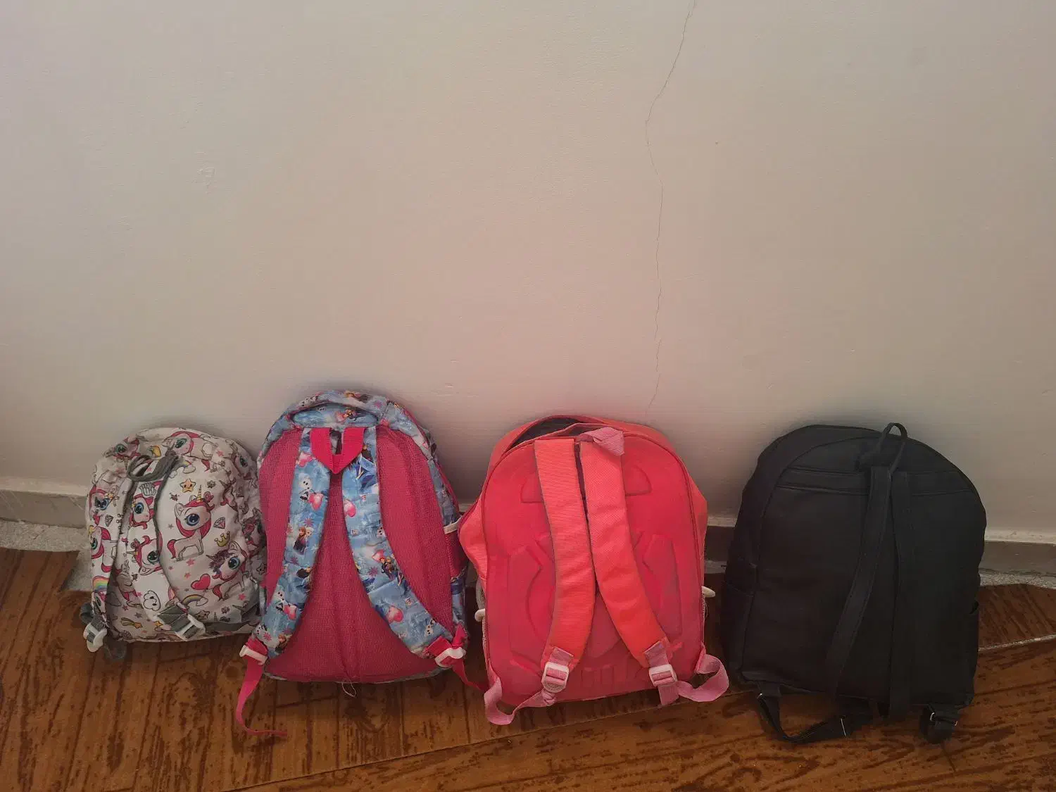 کیف کوله کفش|کیف، کفش، کمربند|نیشابور, خط کاشمر|دیوار