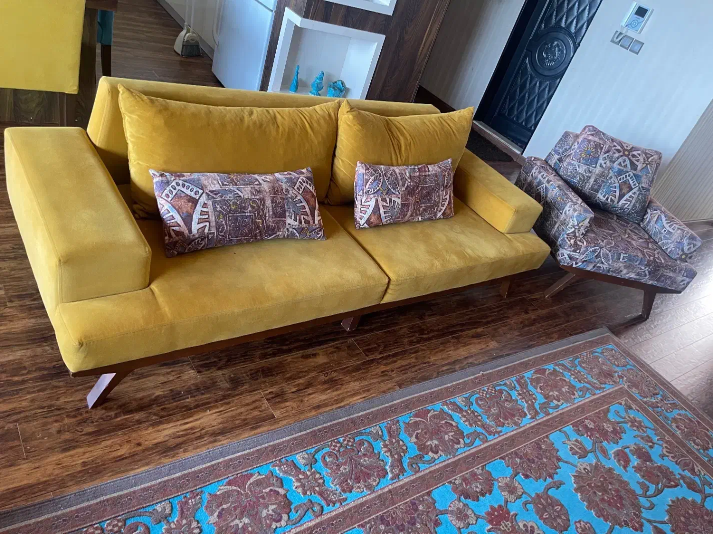 مبل ال تمیر بهمراه نیم ست|مبلمان خانگی و میز عسلی|بندر انزلی, نیمه شعبان|دیوار