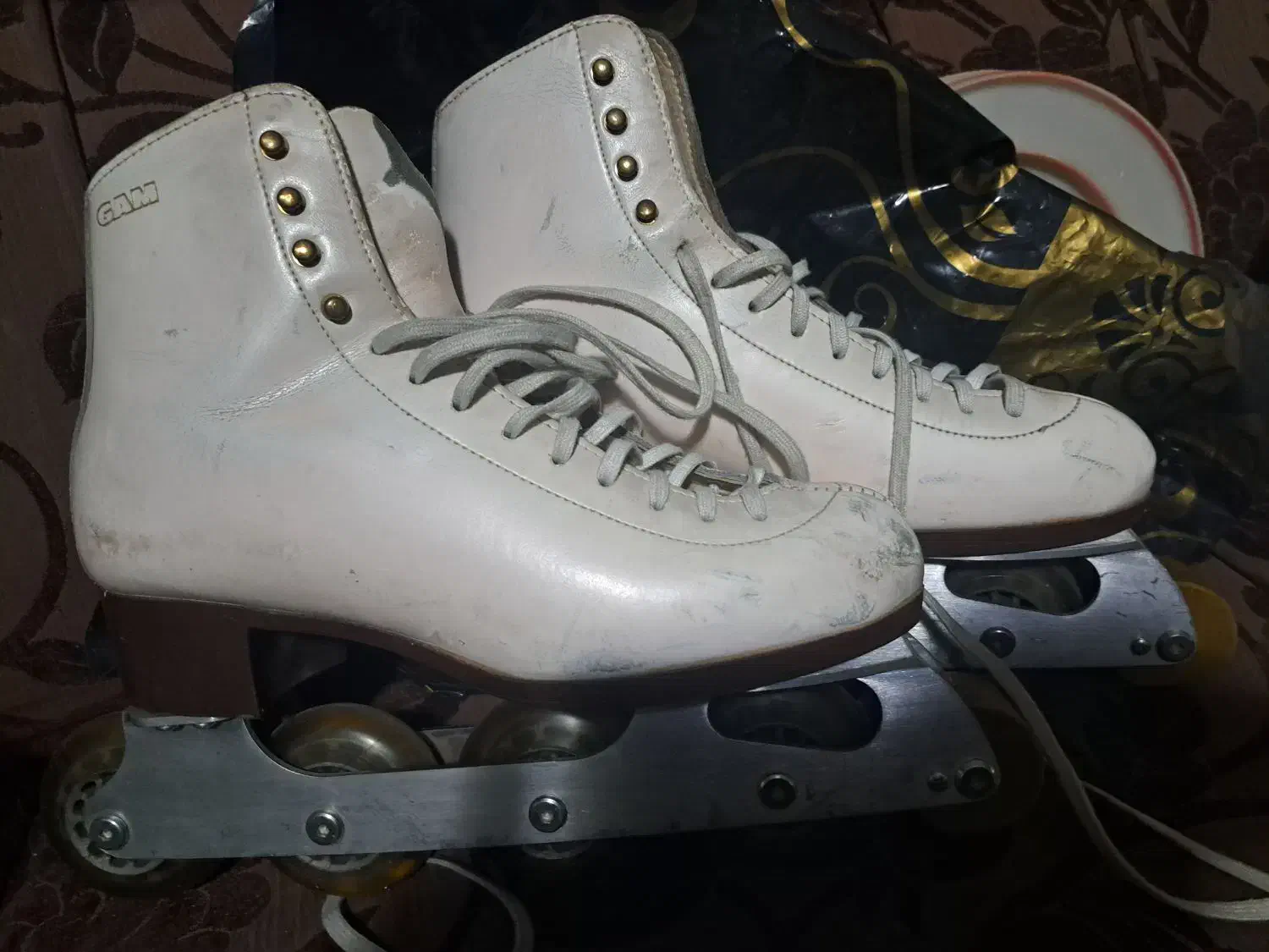 کفش اسکیت نمایشی|دوچرخه، اسکیت، اسکوتر|تهران, مینیسیتی (شهرک نفت)|دیوار