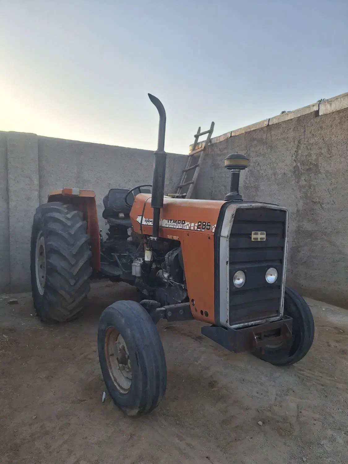 تراکتور ۲۸۵ تک سالم|خودرو سنگین|محمدیه-قزوین, |دیوار