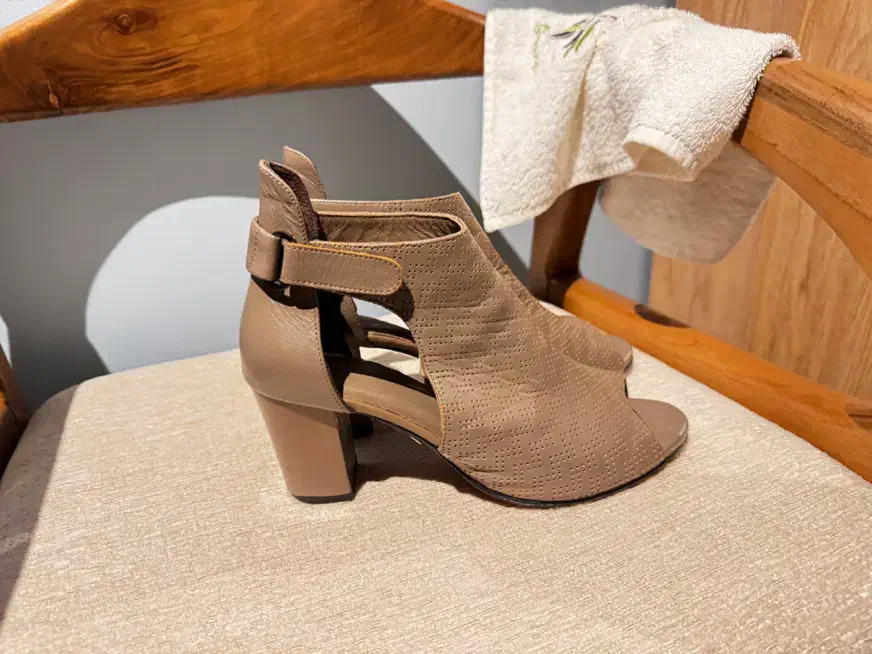 کفش چرم طبیعی زنانه ۳۹|کیف، کفش، کمربند|ساری, |دیوار