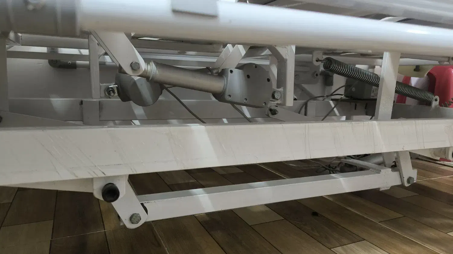 تخت سه شکن برقی بیمارستانی|پزشکی|کاشان, قطب راوندی|دیوار