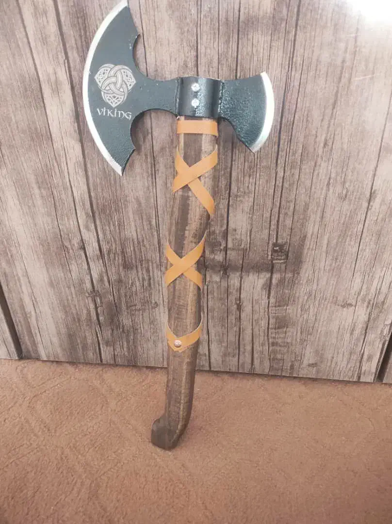 تبرزین|کلکسیون اشیاء عتیقه|پارسیان, |دیوار