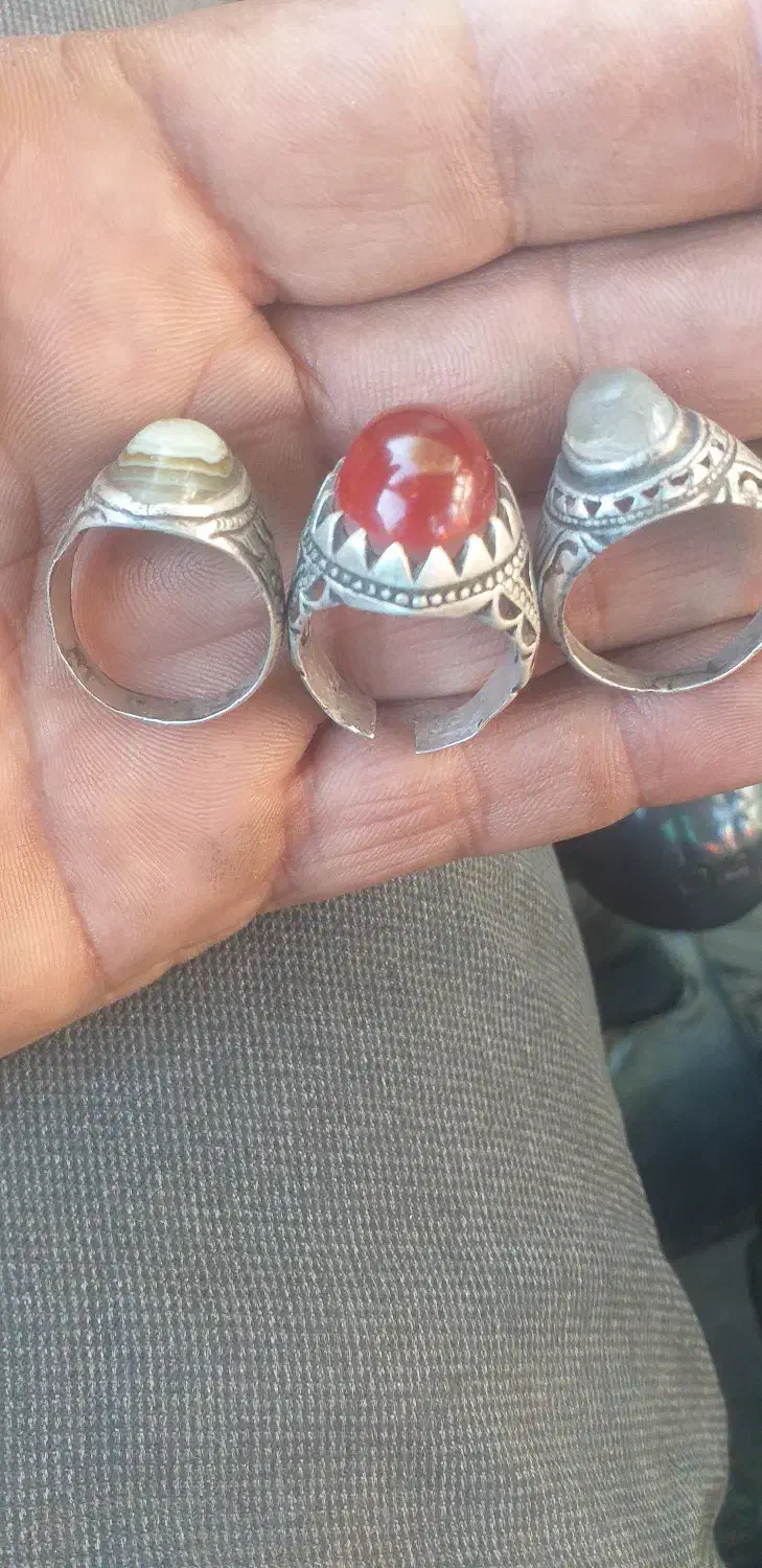 انگشتر|جواهرات|قم, چهل درخت‎|دیوار