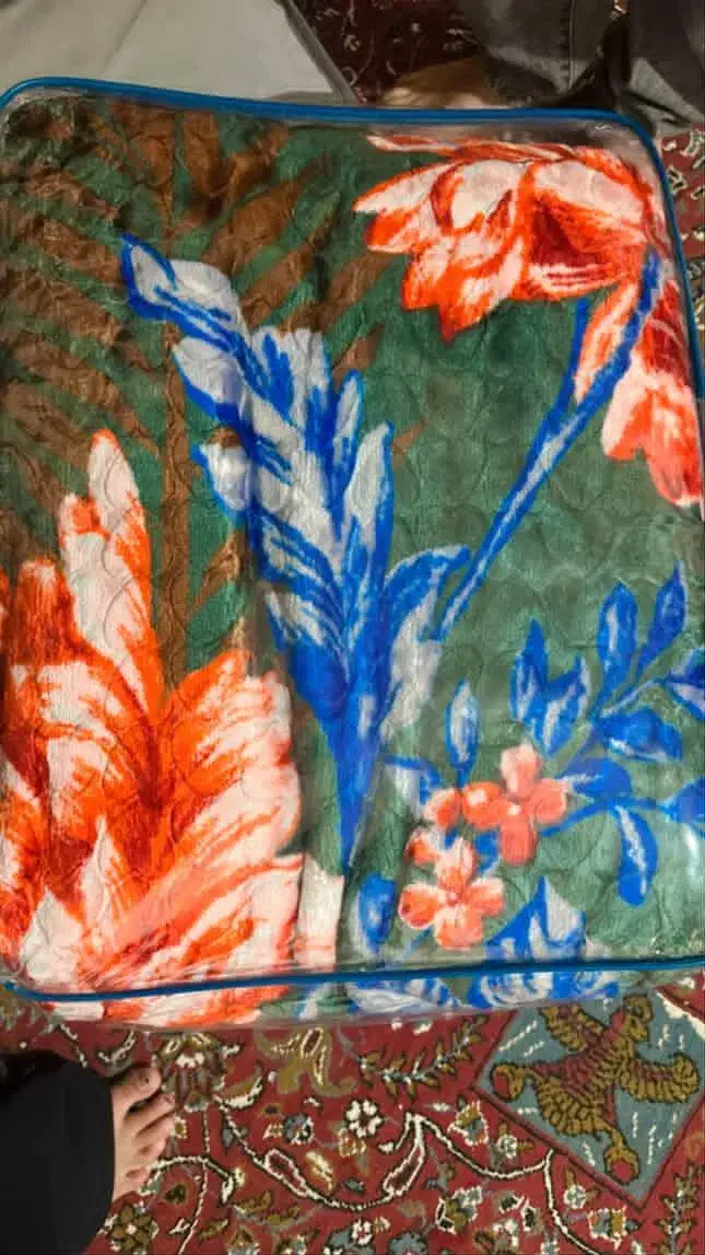 تشک درجه یک و پتو دو نفره گل بافت خوش رنگ|رختخواب، بالش، پتو|یاسوج, |دیوار