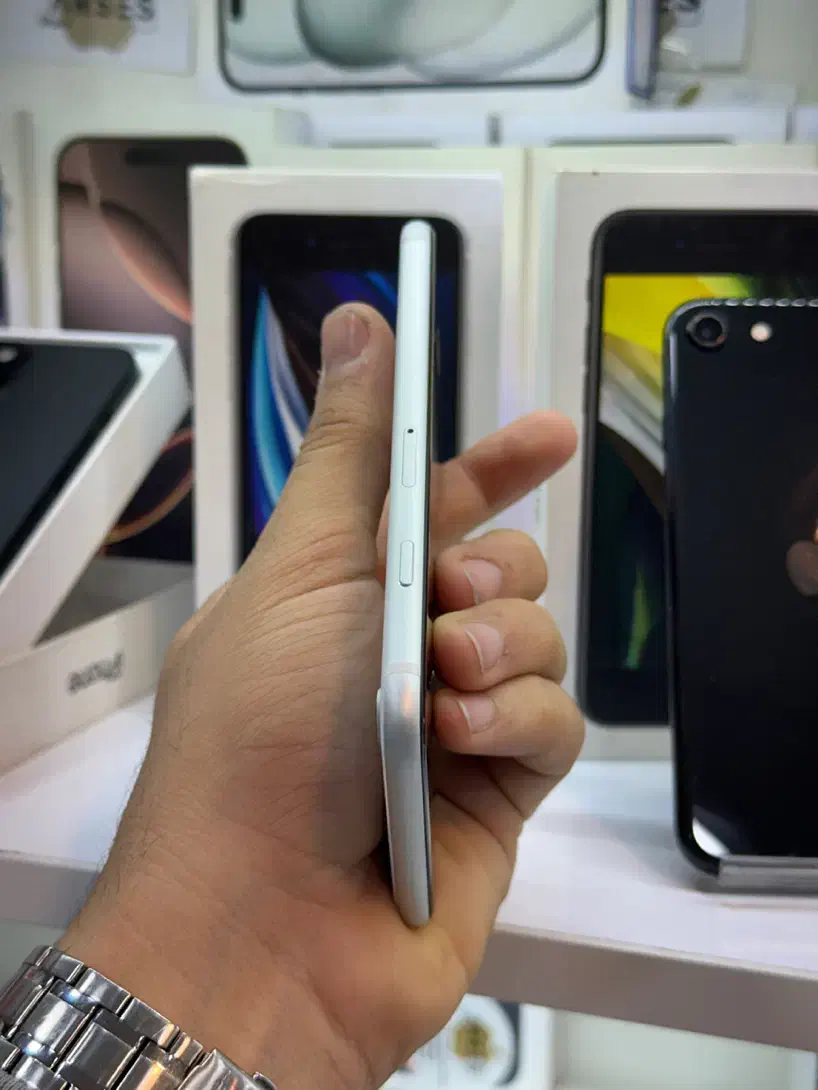 Iphone se 2020 128Gb در حد اکبند|موبایل|کرج, گوهردشت|دیوار