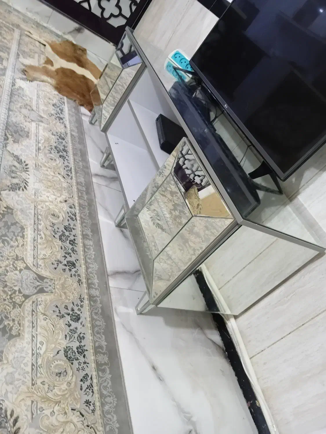 آیینه کنسولی و میز تلویزیون ساعت و صندلی راک|بوفه، ویترین، کنسول|کرمانشاه, |دیوار