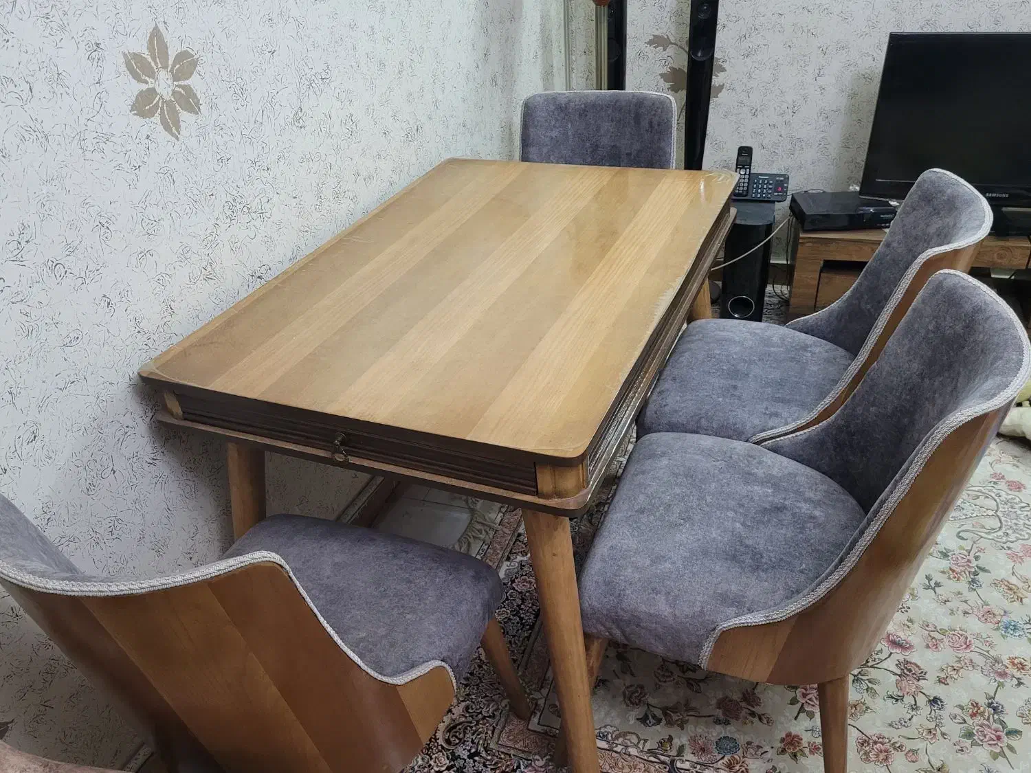 میز غذا خوری|میز و صندلی غذاخوری|گلستان (تهران), |دیوار