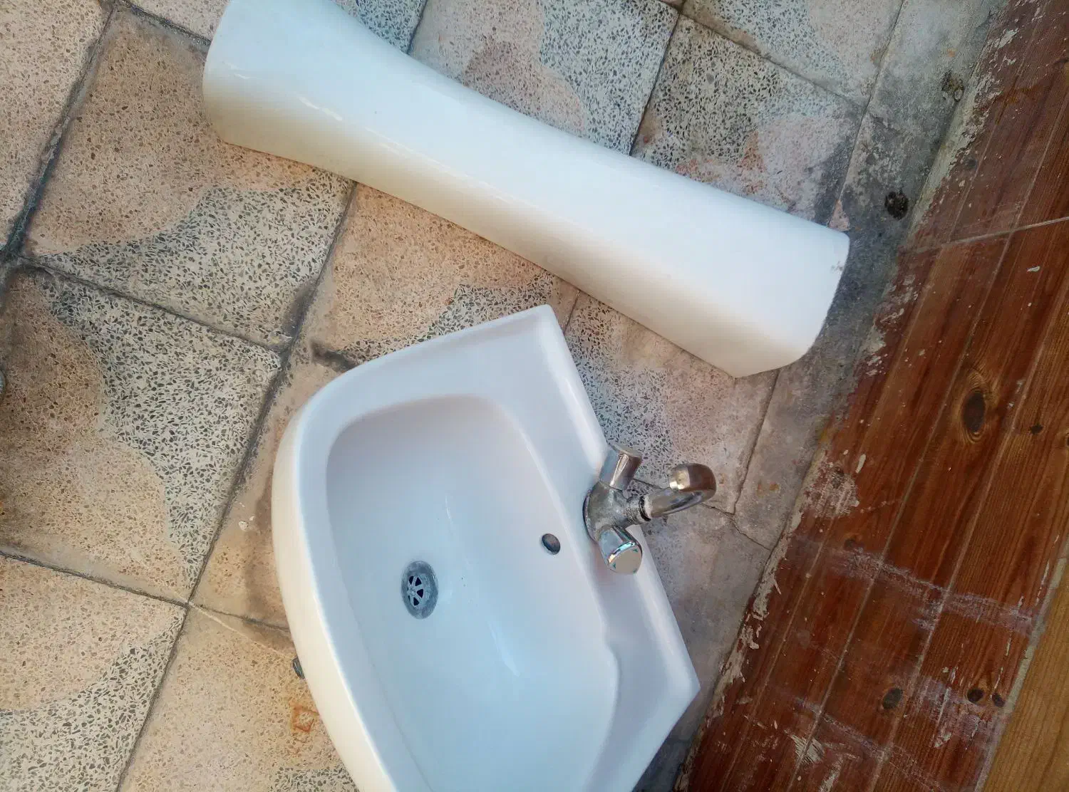 روشویی با شیر آب|لوازم سرویس بهداشتی|شیراز, شهدای شهرک سعدی|دیوار