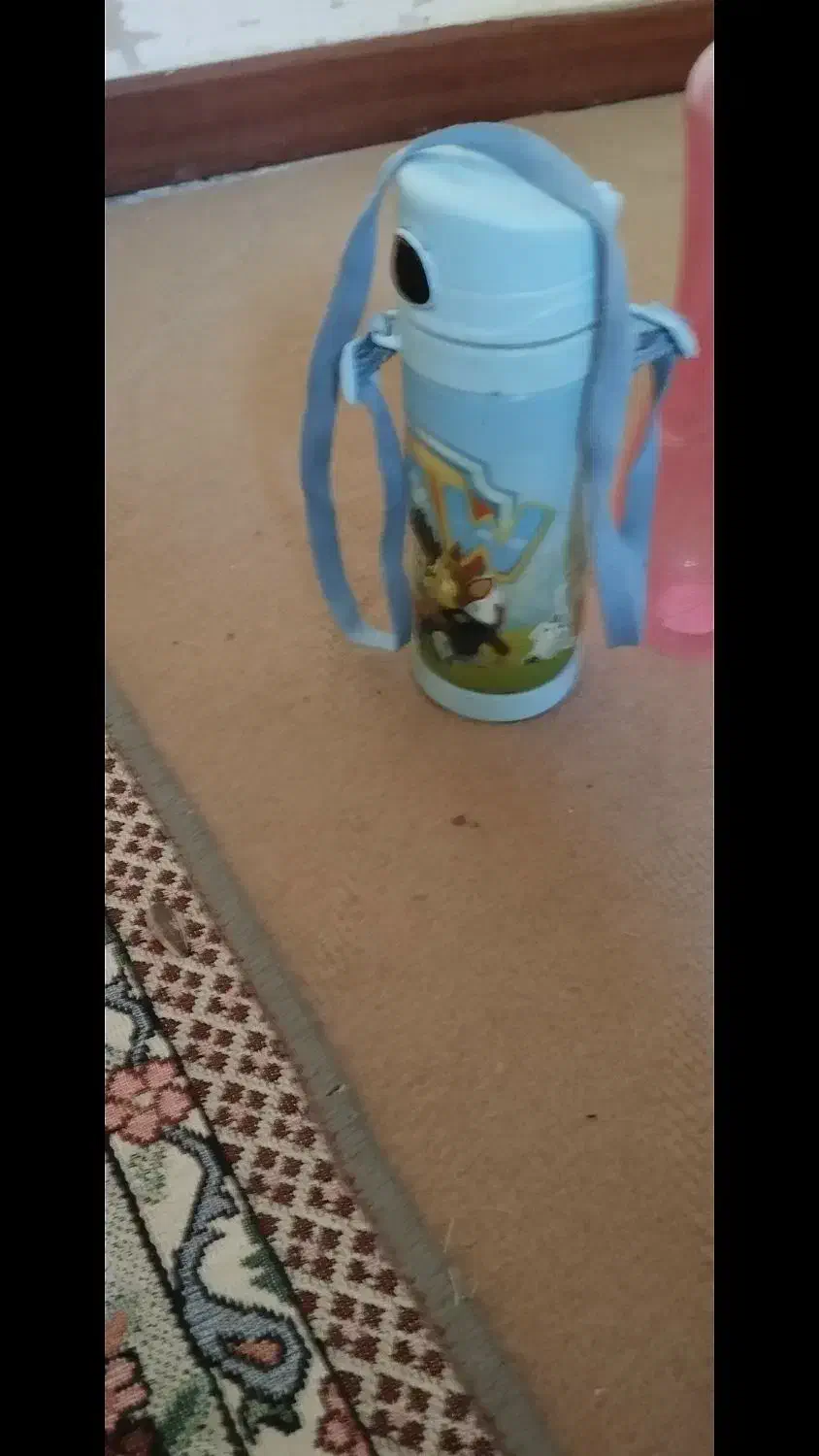 قمقمه 3عدد است سالم هستن وتمیز|ظروف نگهدارنده، پلاستیکی، یک‌بارمصرف|صدرا-فارس, فاز ۲|دیوار