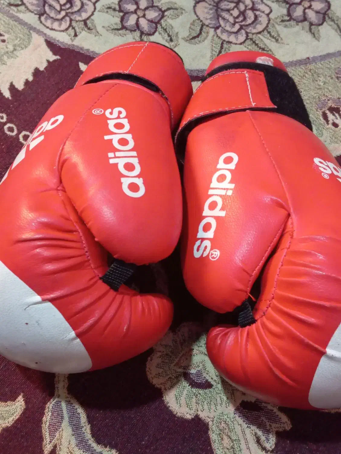 فروش فوری دستکش و وسیله هاش|تجهیزات ورزشی|زاهدان, |دیوار