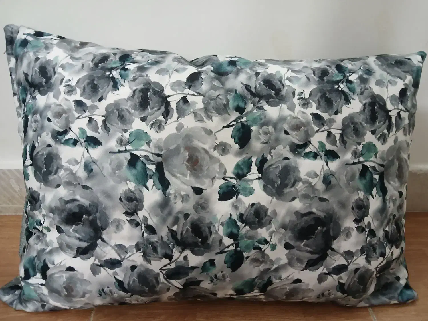 روبالشی|رختخواب، بالش، پتو|چهاردانگه (تهران), |دیوار