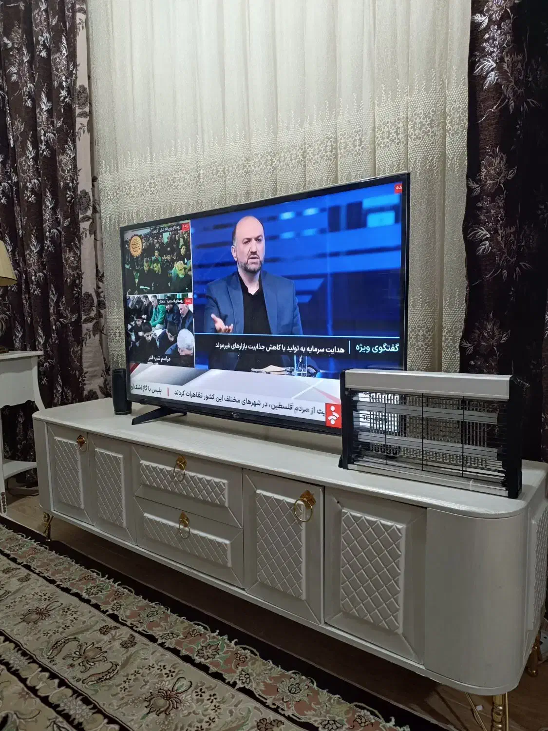 میز تی وی سفید سالم بدون هیچ‌گونه ایرادی|میز تلویزیون|زابل, |دیوار