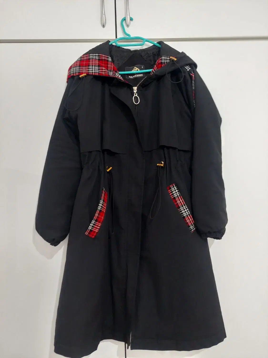 کاپشن ها اولی و سومی خارجی و نو هستن دومی در حدنو|لباس|سراب, |دیوار