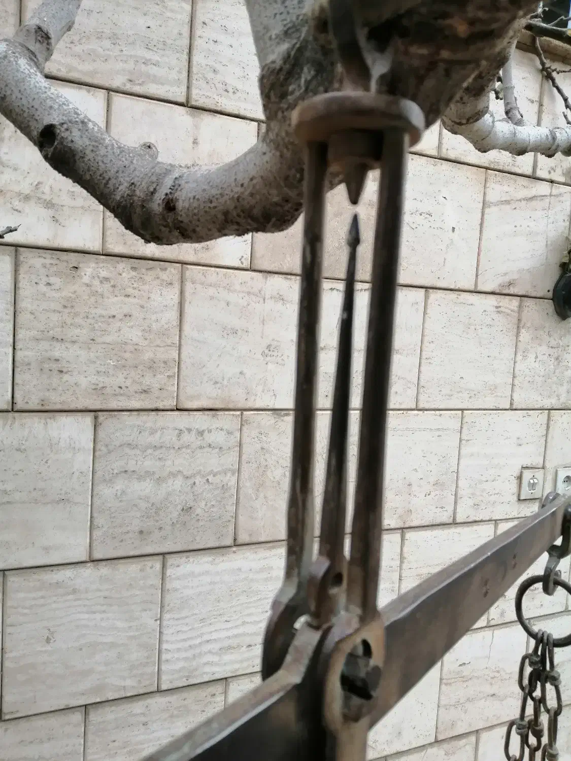 ترازوی کفه ای قدیمی|کلکسیون اشیاء عتیقه|اصفهان, عطار نیشابوری|دیوار