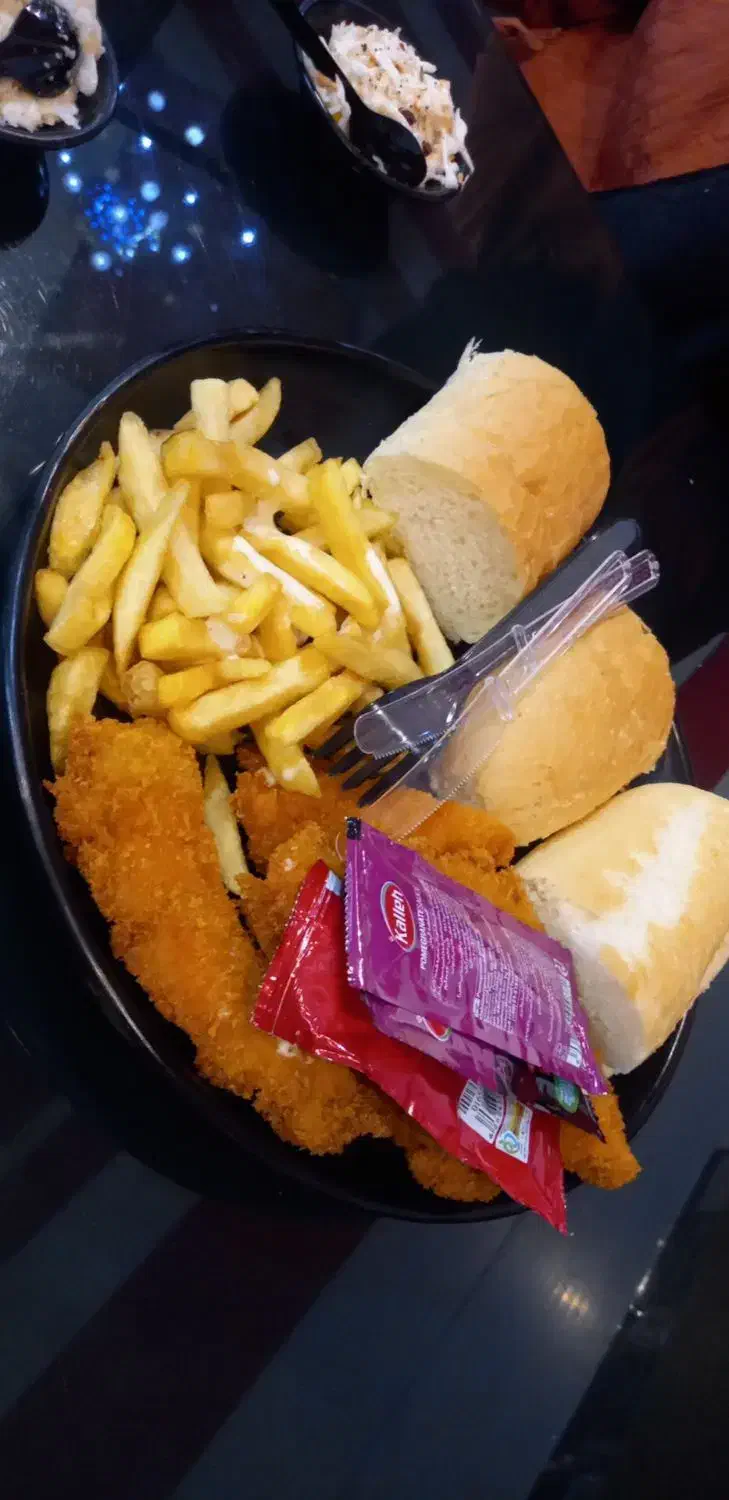 استخدام در کافه‌رستوران چند رده شغلی|استخدام خدمات فروشگاه و رستوران|اراک, |دیوار