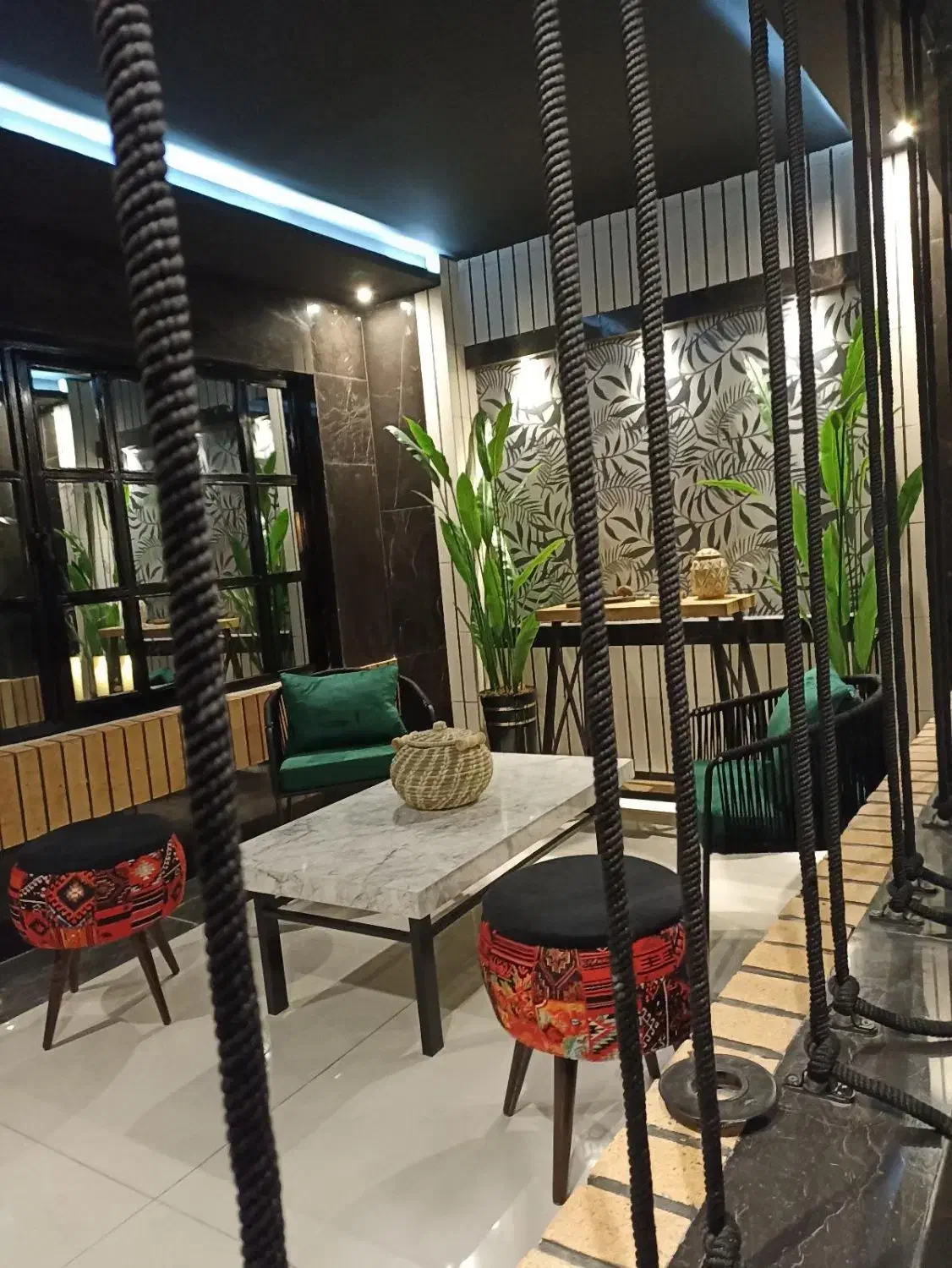 97متر2خواب کلیدنخورده لوکس و شیک(سنایی)