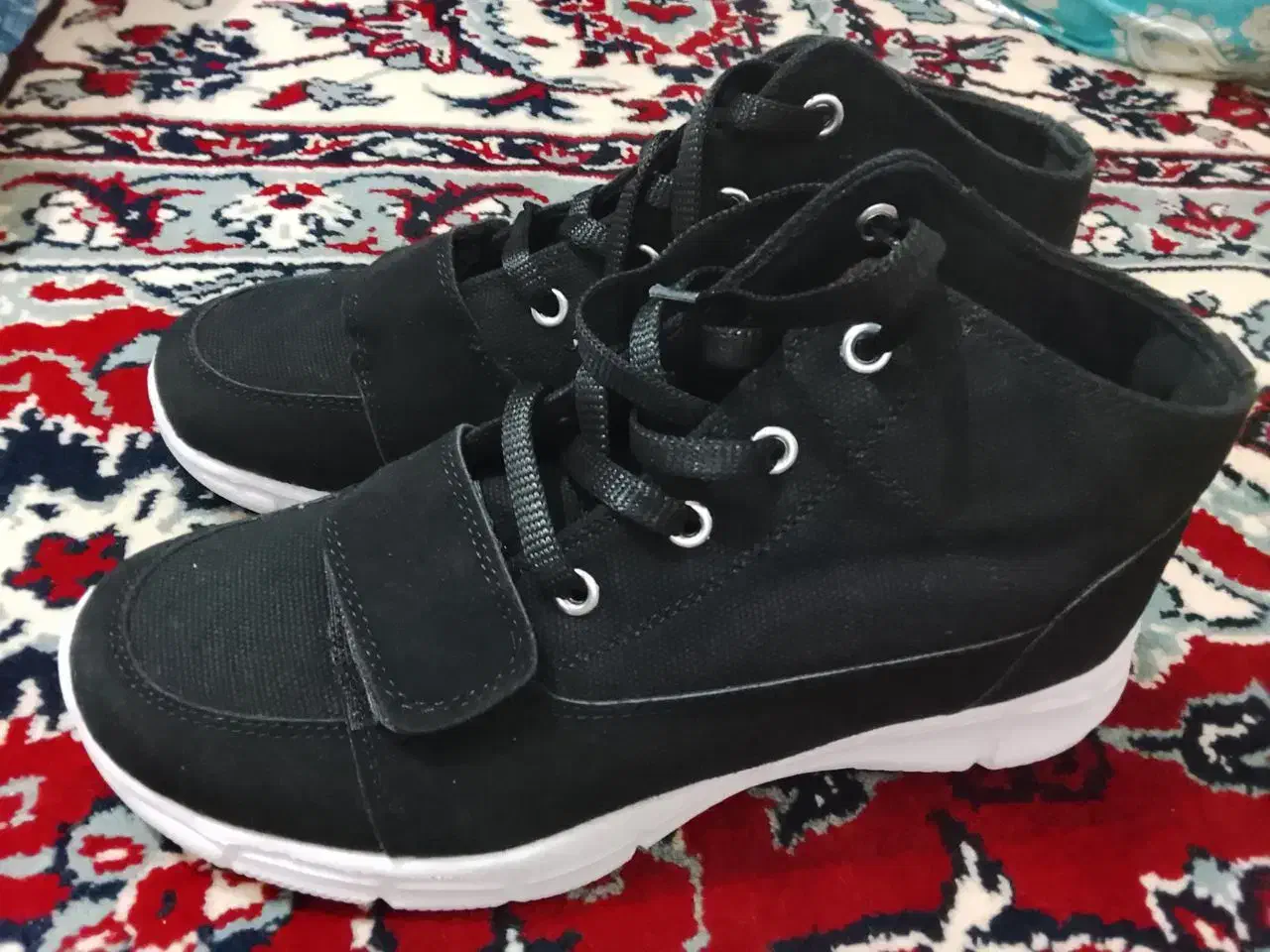 کفش|کیف، کفش، کمربند|زابل, |دیوار