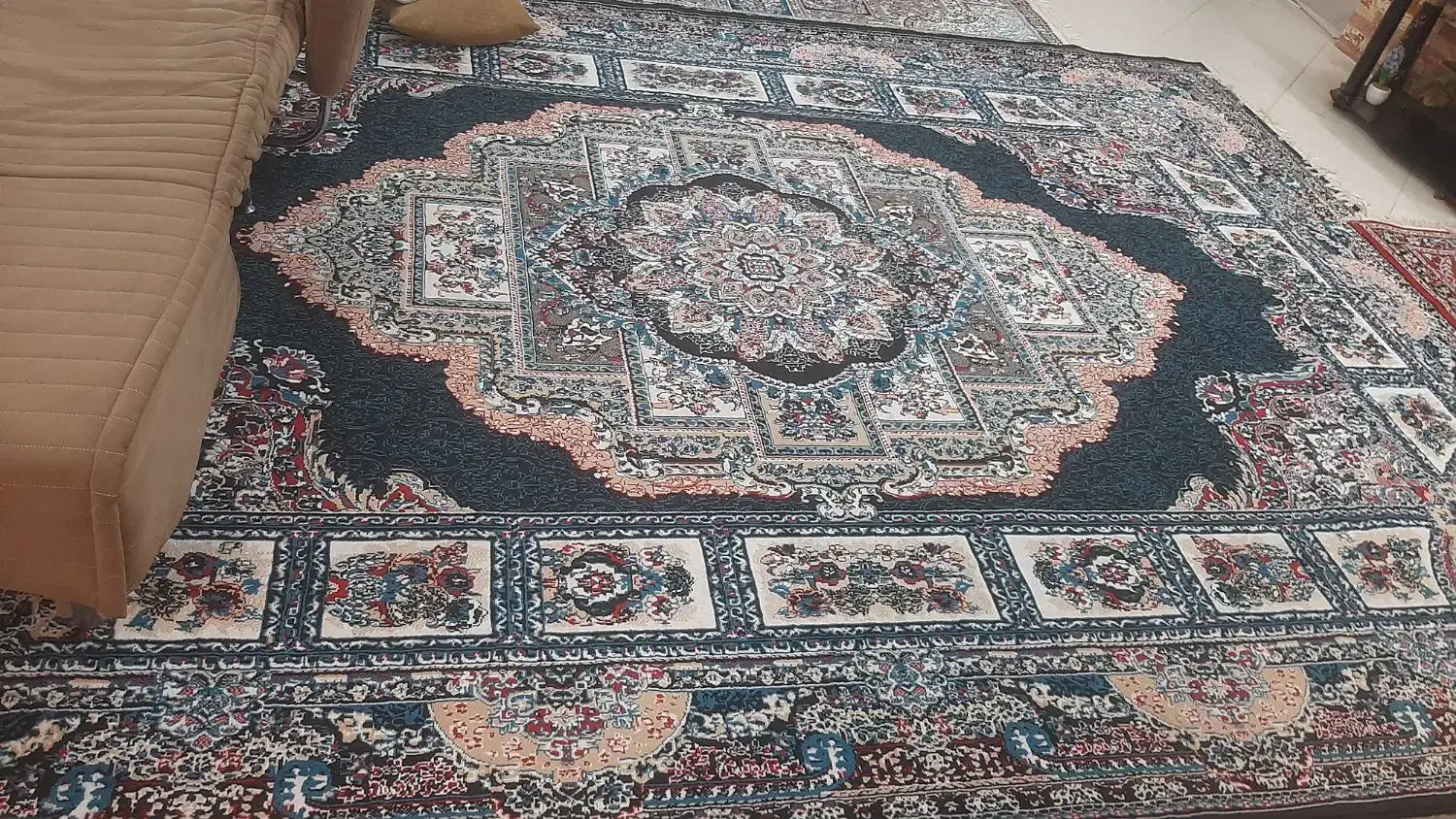 فرش ۱۲متری تمیز ومرتب|فرش|ورامین, ورامین|دیوار