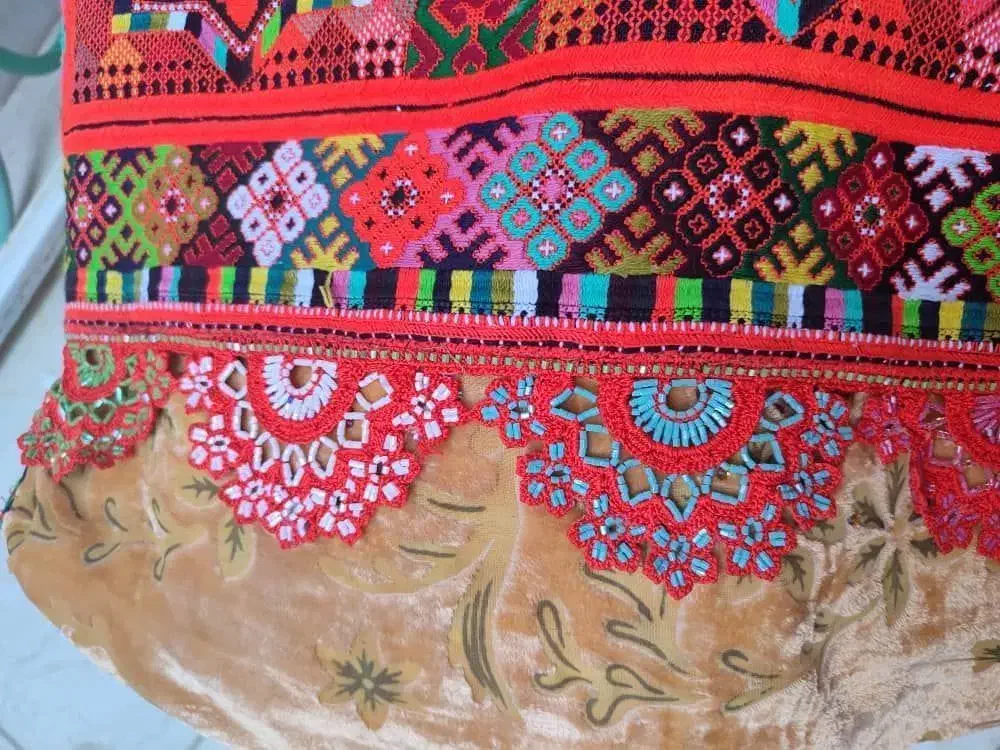 دوچگر کوریشی|لباس|خاش, |دیوار