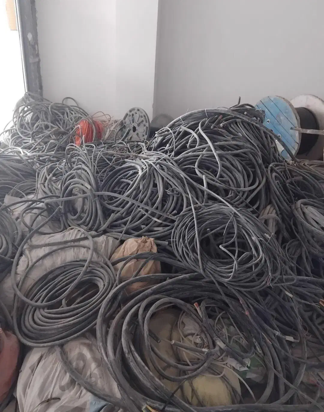 خرید فروش هرنوع ضایعات سیم.مس شرکتی و کارخانه ای|عمدهفروشی|مشهد, شهرک امام هادی (شهرک غرب)|دیوار