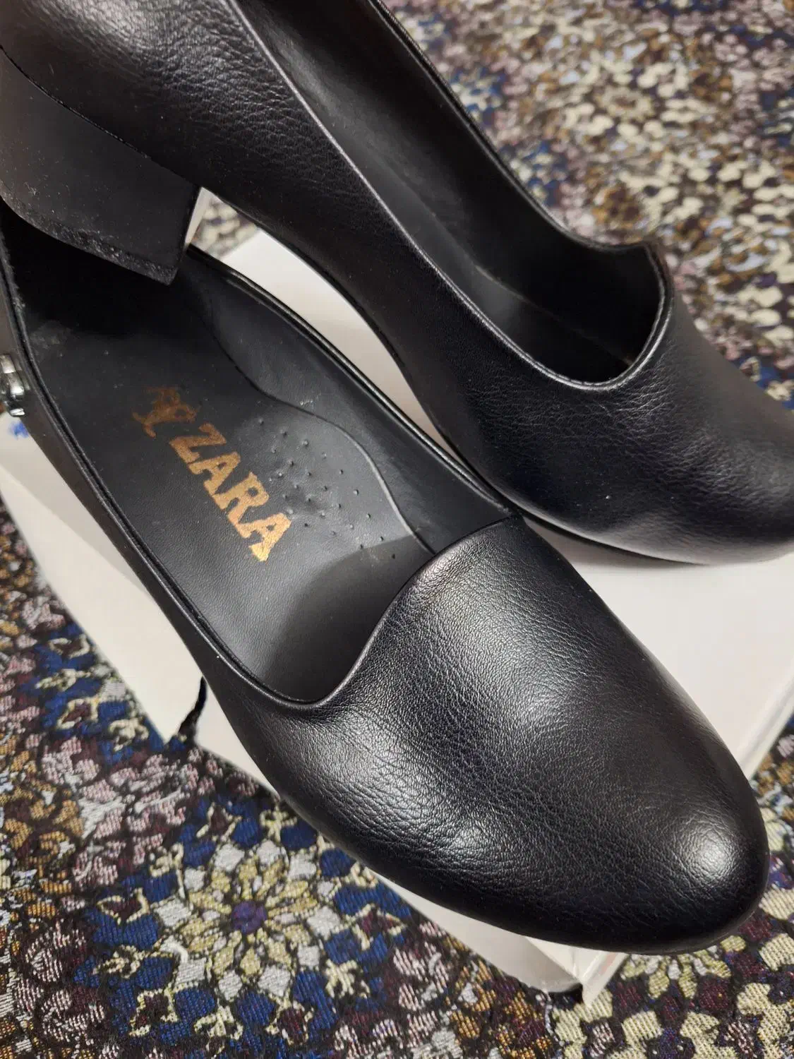 کفش|کیف، کفش، کمربند|قم, باجک یک|دیوار