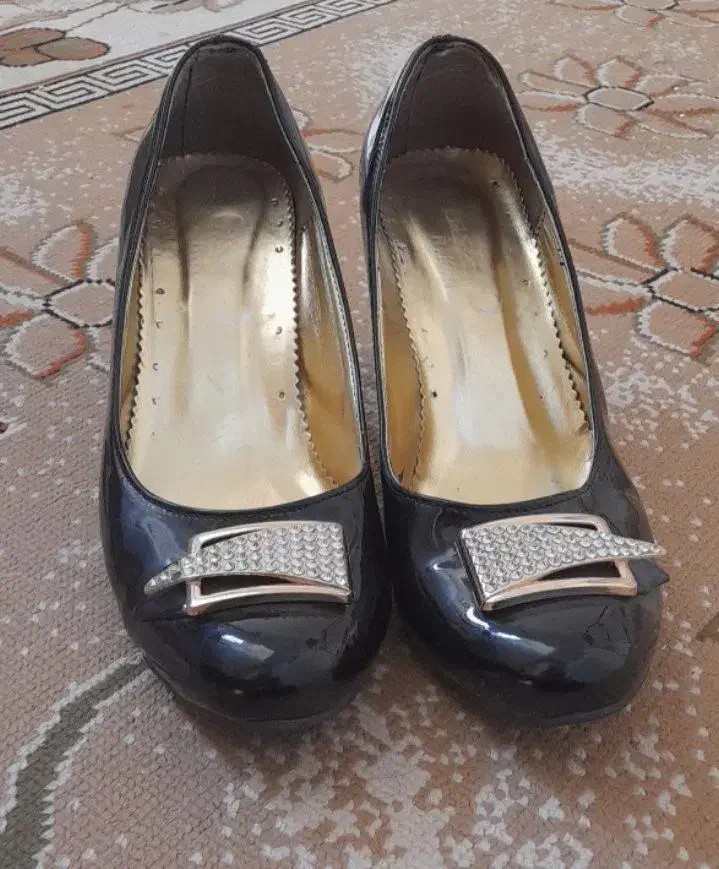 کفش|کیف، کفش، کمربند|بروجرد, |دیوار