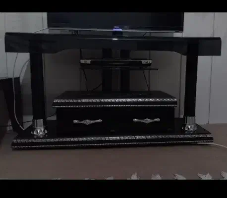 میز تلویزیون و تلویزیون|تلویزیون و پروژکتور|گلبهار, شهر جدید گلبهار|دیوار