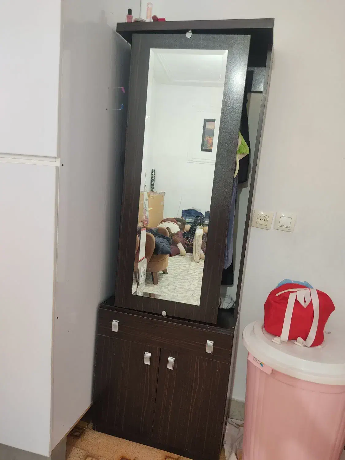 کفش|کیف، کفش، کمربند|دورود, |دیوار