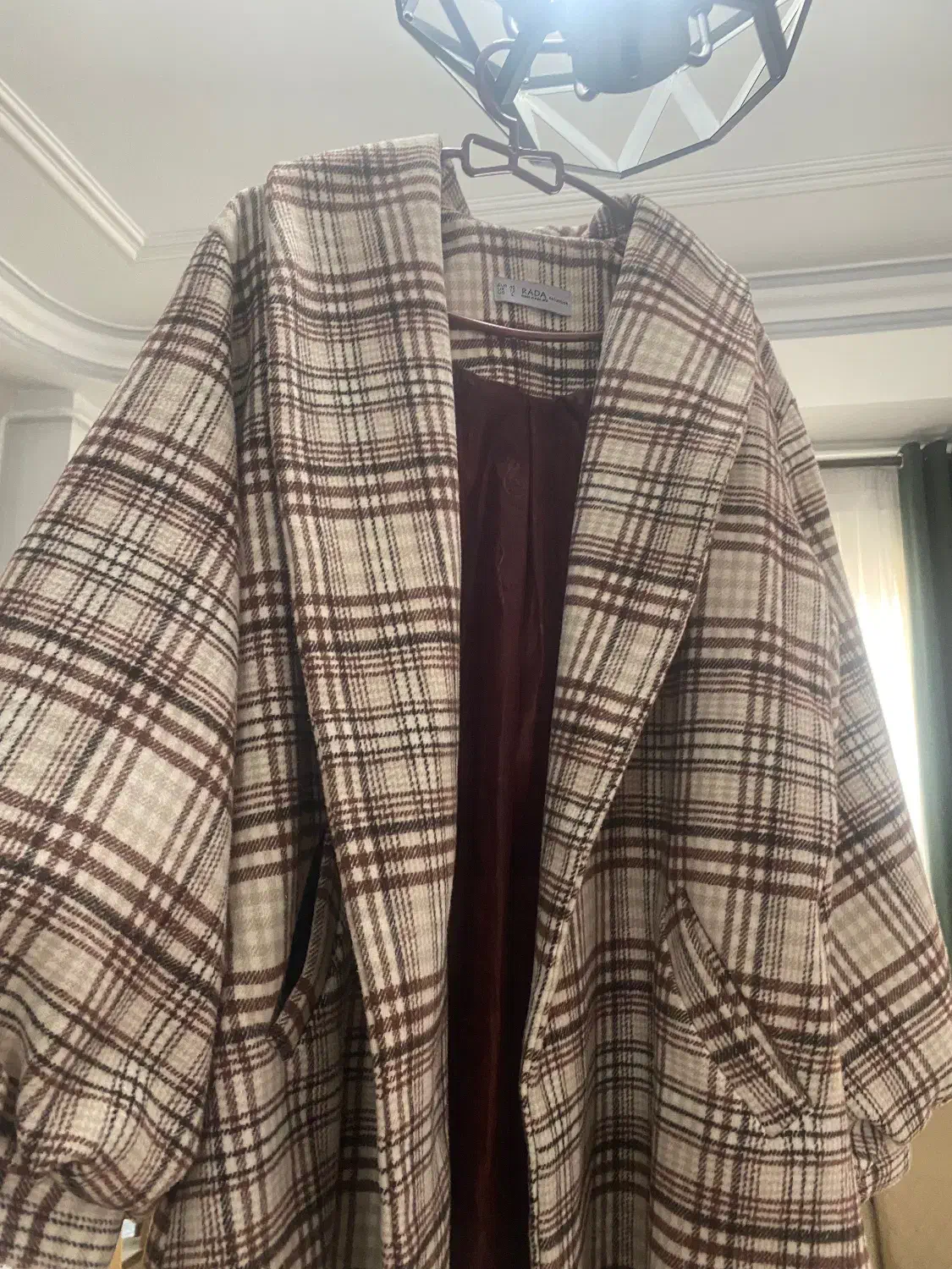 پالتو کاملا نو|لباس|فومن, |دیوار