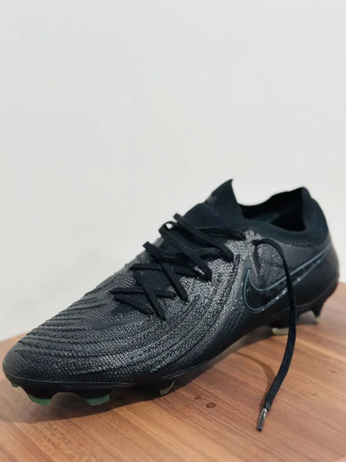 کفش استوک|کیف، کفش، کمربند|پرند, فاز ۲|دیوار