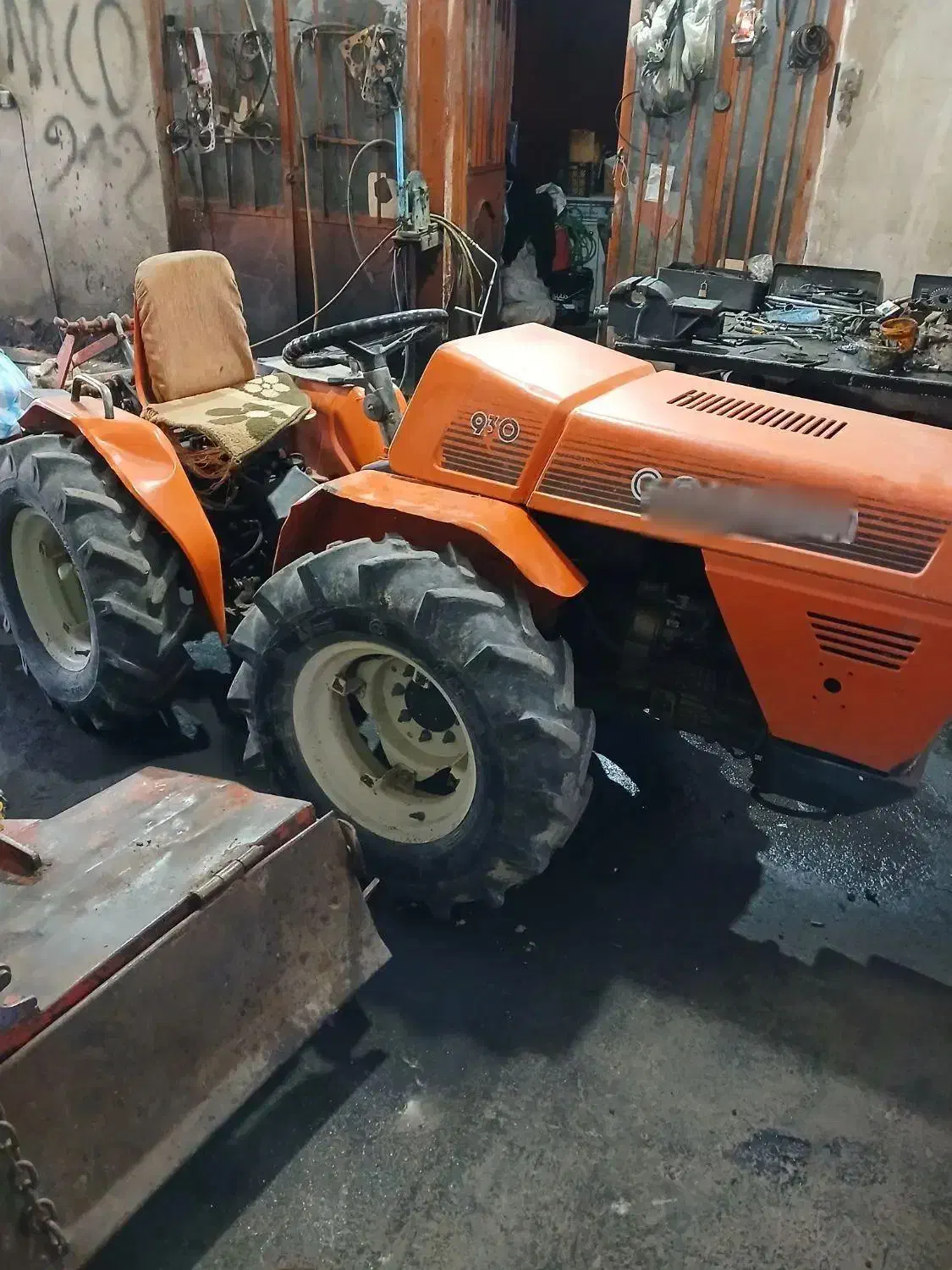 یک‌عدد‌تراکتور‌کمر‌شکن‌|خودرو سنگین|سلماس, |دیوار