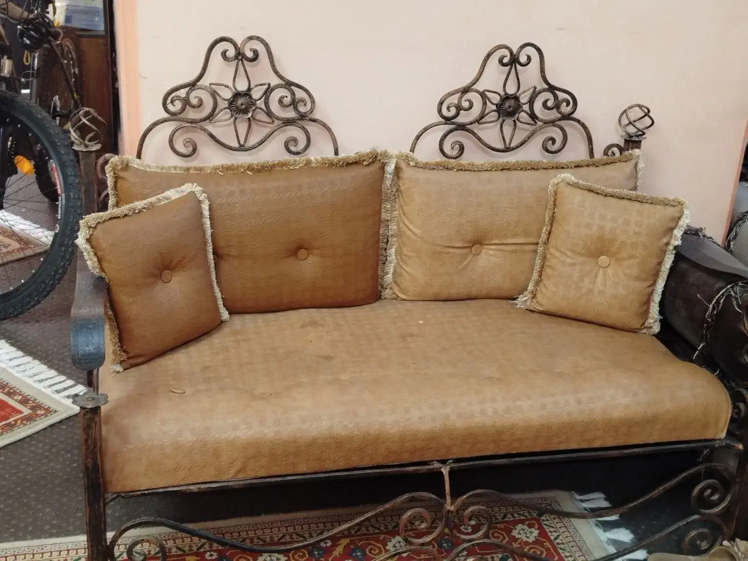 مبل هفت نفره همراه با بوفه و جاروزنامه ای و ساعت|مبلمان خانگی و میز عسلی|شیراز, نصر|دیوار