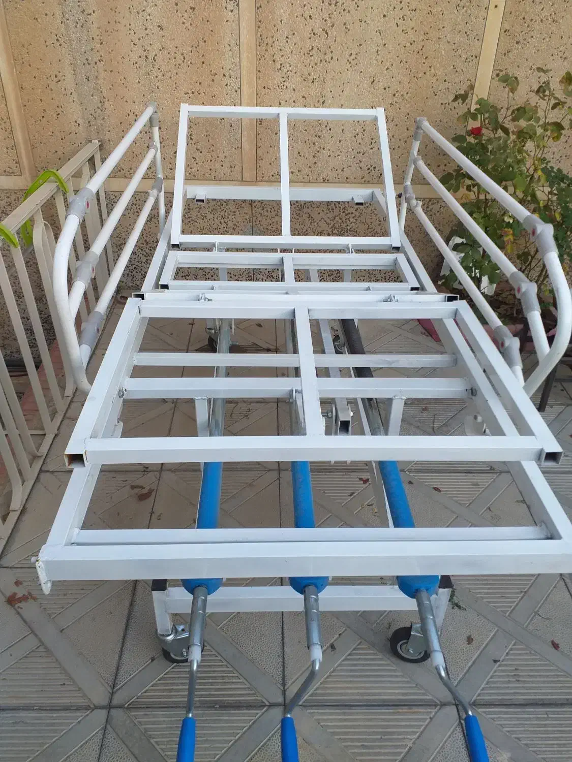 تخت بیمار|پزشکی|ارومیه, |دیوار