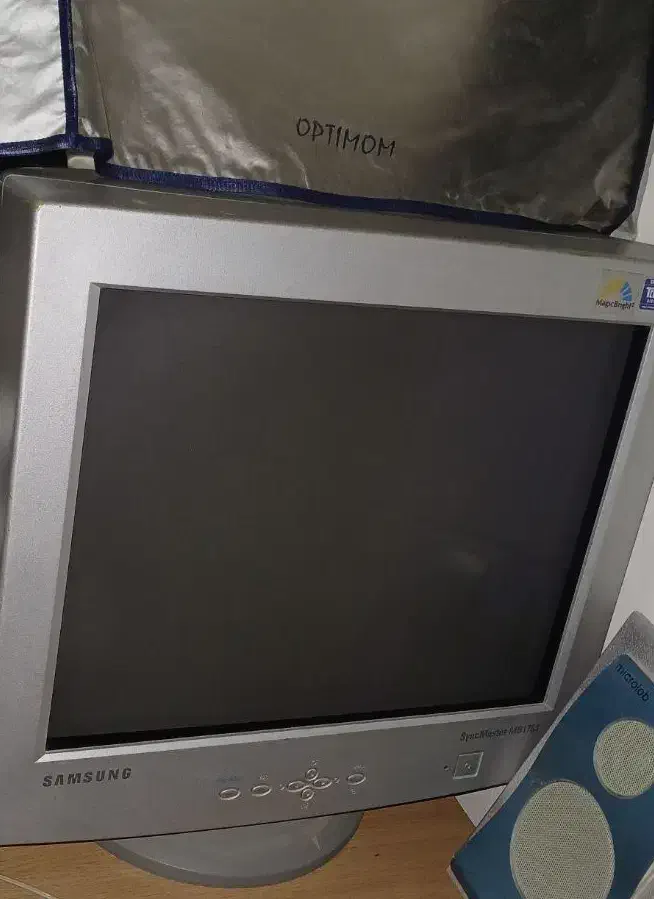 مانیتور قدیمی سامسونگ|قطعات و لوازم جانبی رایانه|قم, آزادگان|دیوار