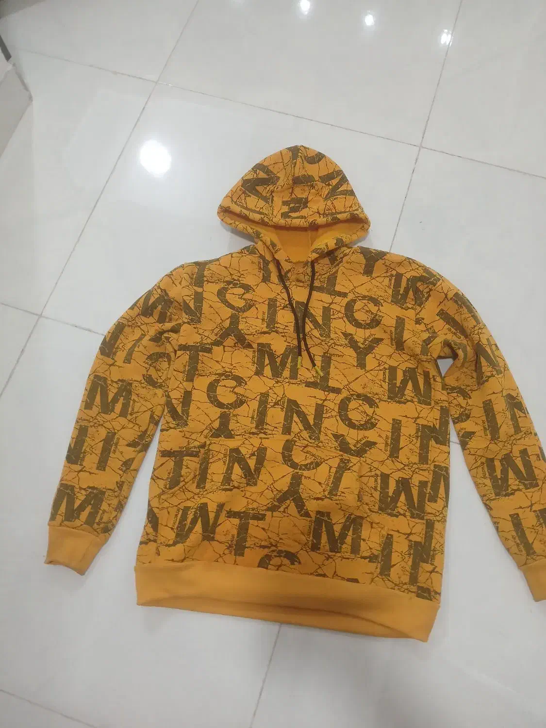 هودی و شلوار|لباس|قروه, |دیوار