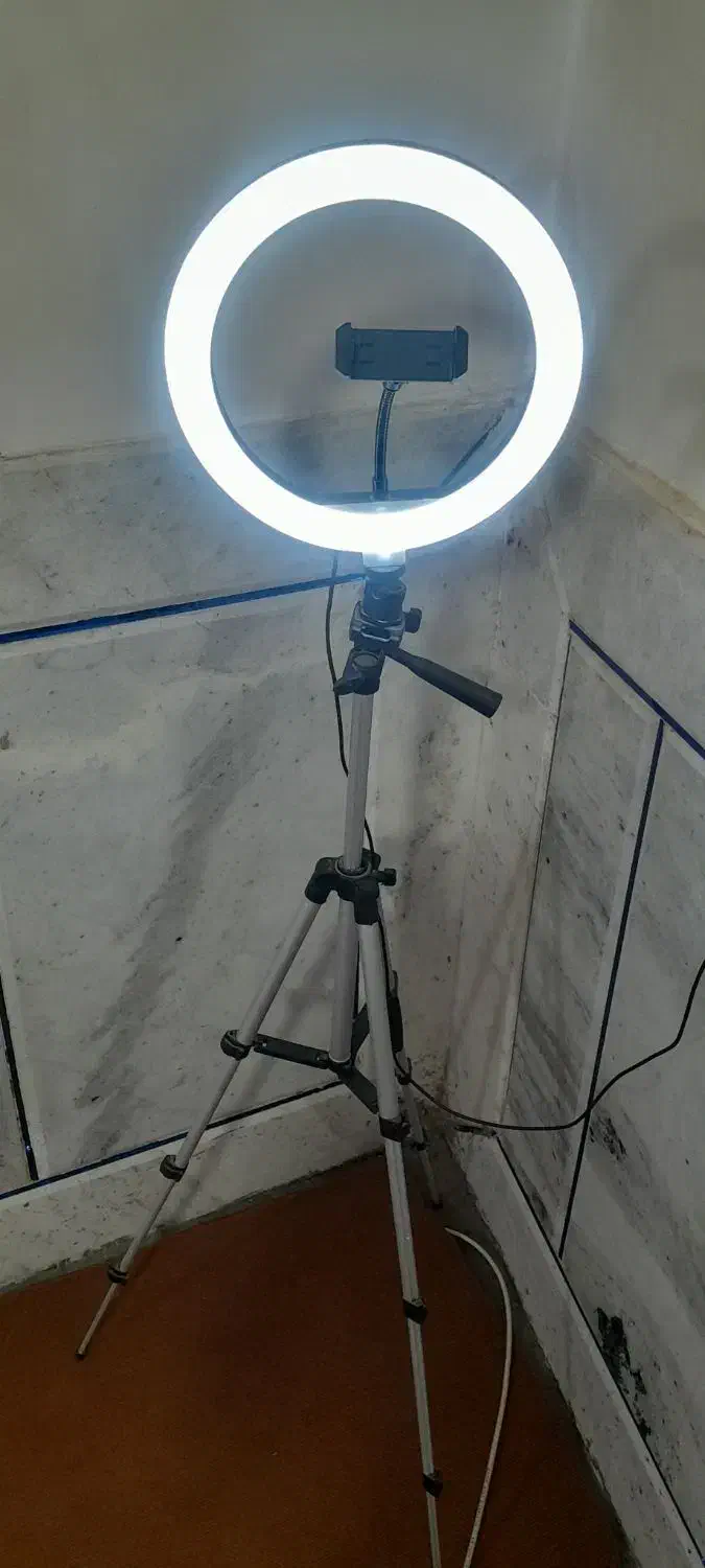 رینگ لایت فروشی کاملا نو و سالم|دوربین عکاسی و فیلم‌برداری|کلاله, |دیوار