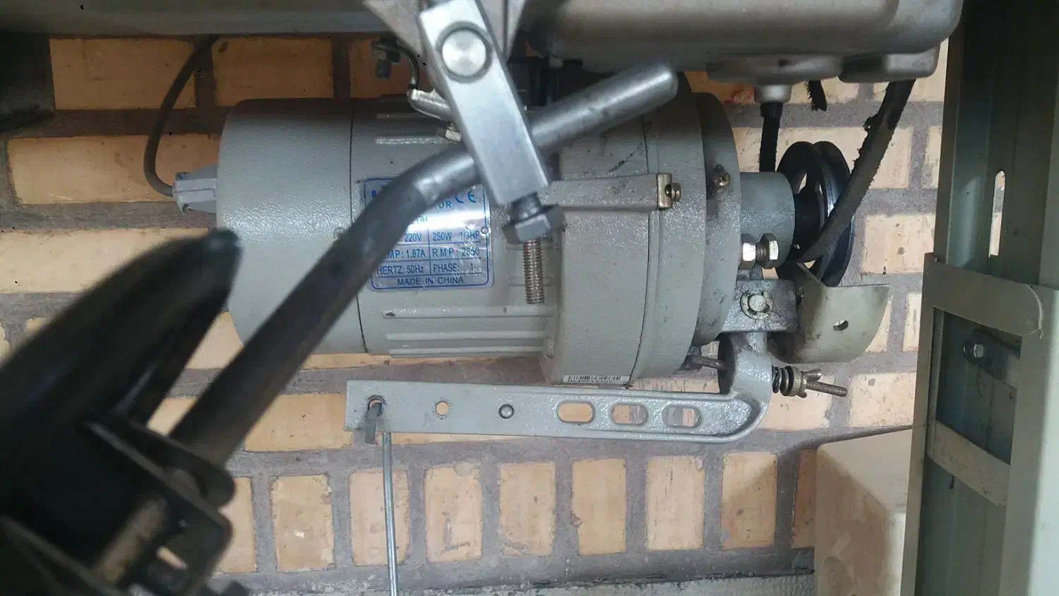 چرخ صنعتی مجهز به تیغ برش|چرخ خیاطی و ریسندگی|بندر ماهشهر, |دیوار