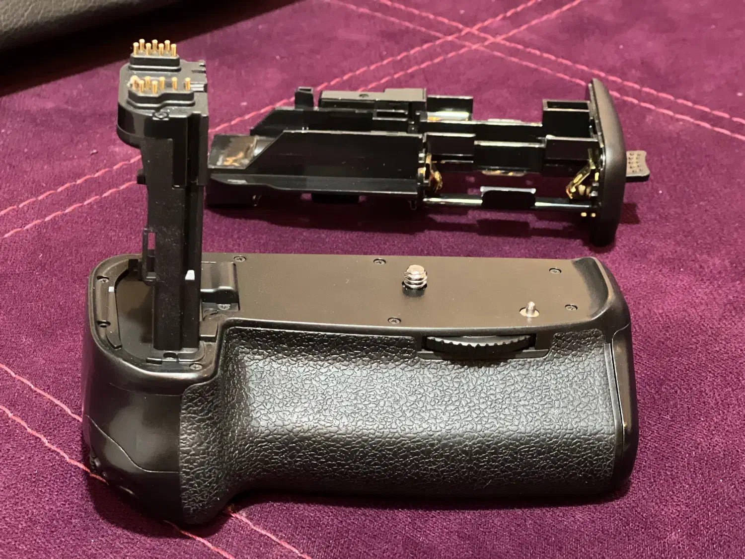 گریپ باطری دوربین کنون ۹۰ دی نو نو بدون استفاده|دوربین عکاسی و فیلم‌برداری|اردبیل, |دیوار