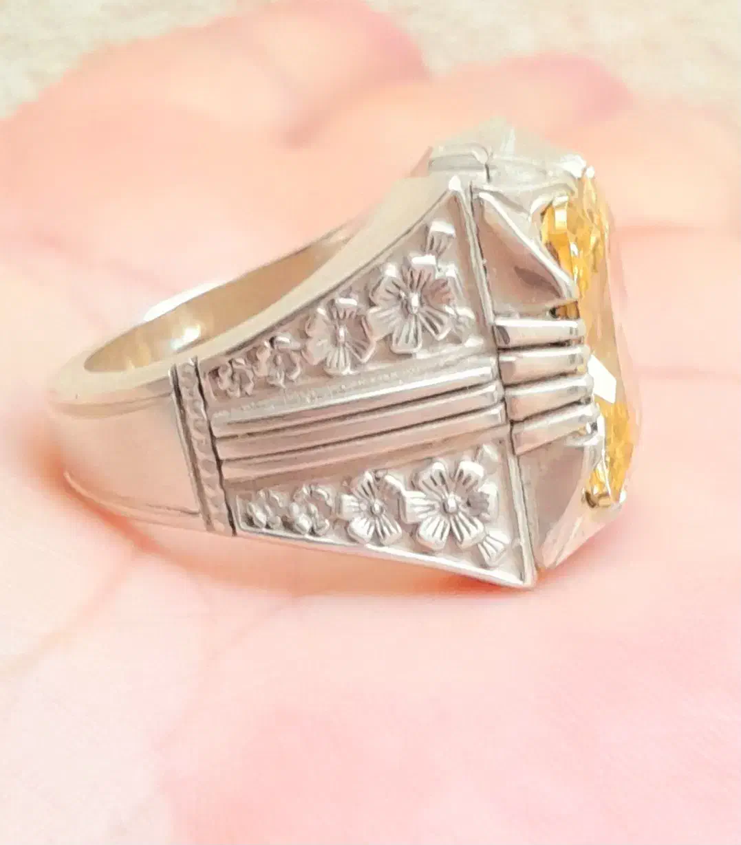 انگشتر های  یاقوت  ، موزانایت  و  زر گون|جواهرات|زنجان, |دیوار