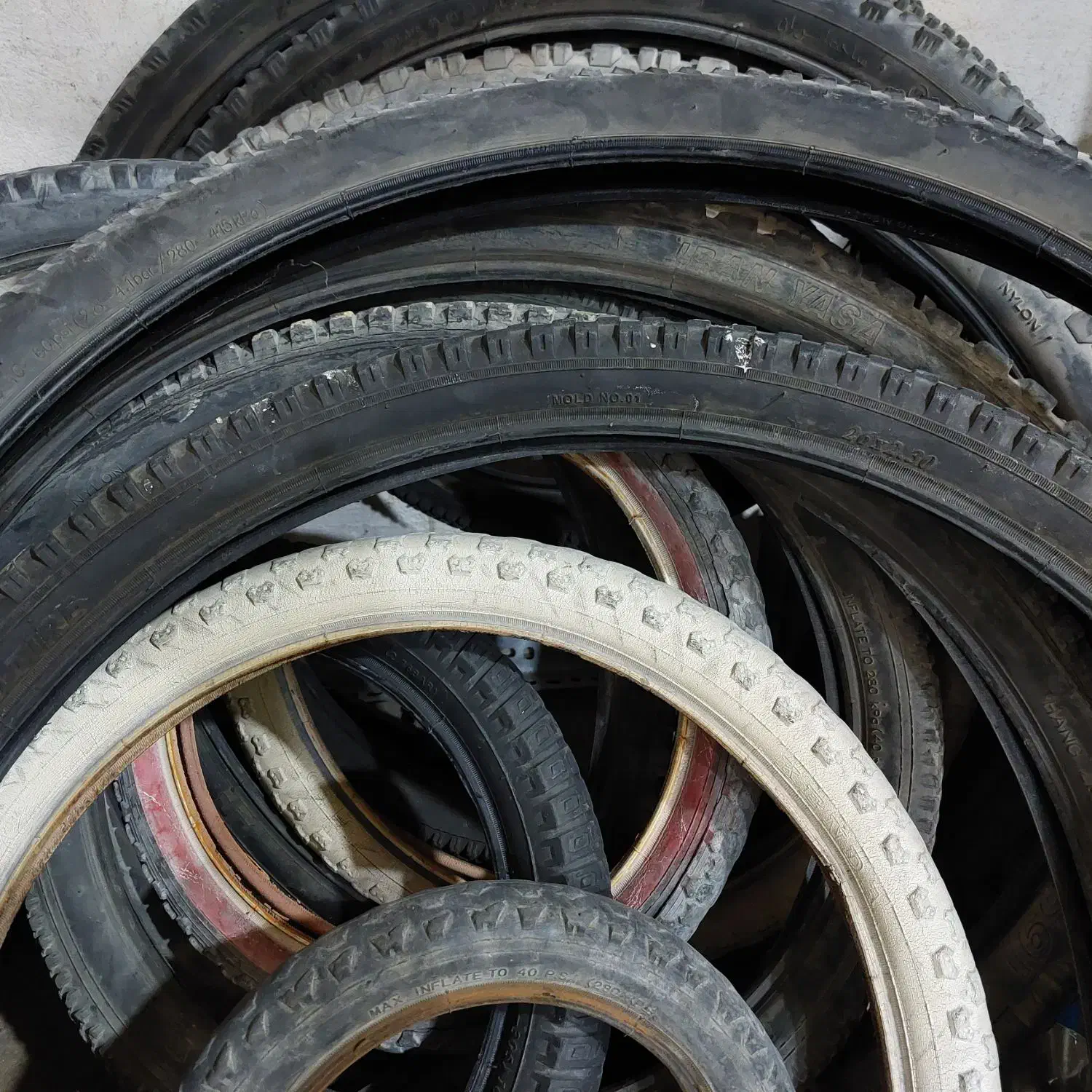 لاستیک ( تایر و تیوب ) دوچرخه|دوچرخه، اسکیت، اسکوتر|پاکدشت, پاکدشت (مامازند)|دیوار