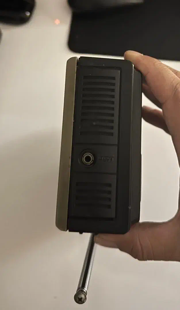 رادیو قدیمی سیلور|کلکسیون اشیاء عتیقه|جم, |دیوار